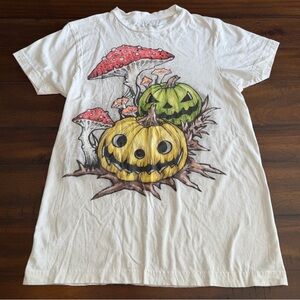 Halloween Pumpkin Mushroom Graphic Tee | Ghoulish Bunny Studios | Size S